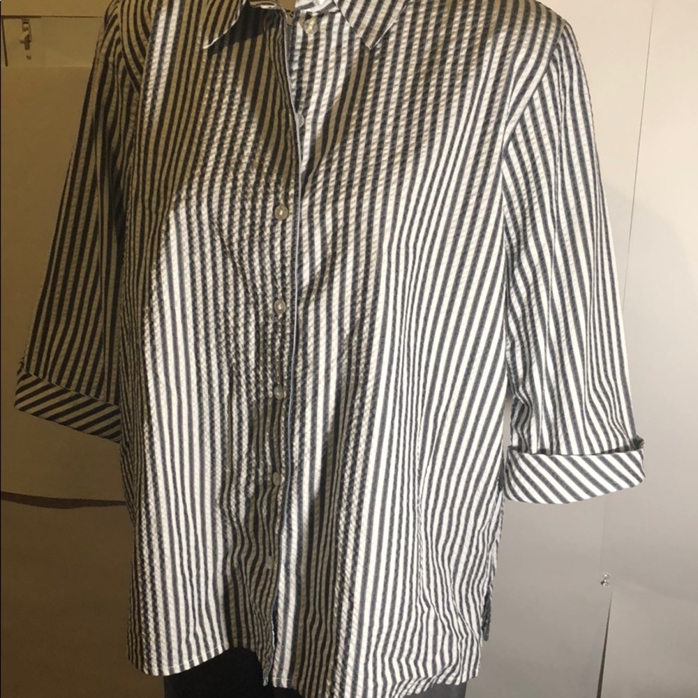 ALIA Petite Gray & White. 🥰 Great Condition🙂